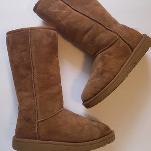 Girls Uggs Size 2
